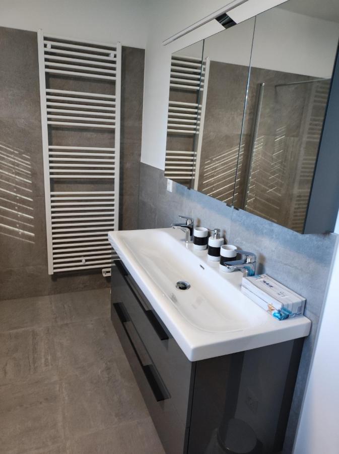 Luxurioeses Penthouse Mit Blick Auf Die Uno-City Und Dem Kaiserwasser. 3Schlafzimmer, 2 Baeder, Privat Lift Ins Apartment Wien Exterior foto