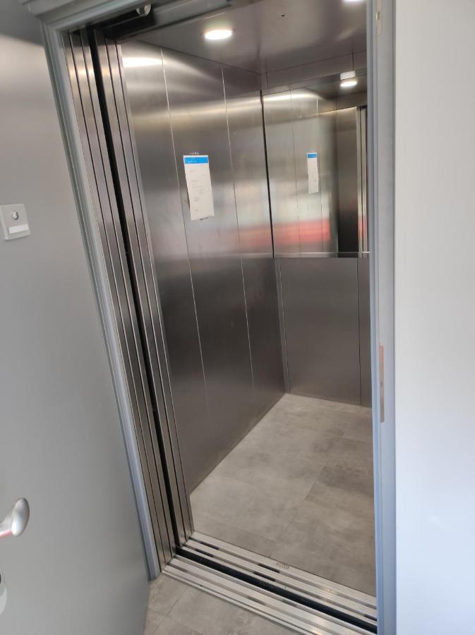 Luxurioeses Penthouse Mit Blick Auf Die Uno-City Und Dem Kaiserwasser. 3Schlafzimmer, 2 Baeder, Privat Lift Ins Apartment Wien Exterior foto