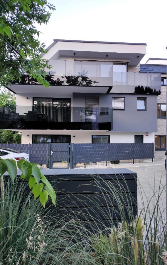 Luxurioeses Penthouse Mit Blick Auf Die Uno-City Und Dem Kaiserwasser. 3Schlafzimmer, 2 Baeder, Privat Lift Ins Apartment Wien Exterior foto