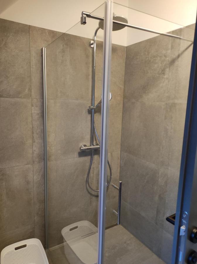 Luxurioeses Penthouse Mit Blick Auf Die Uno-City Und Dem Kaiserwasser. 3Schlafzimmer, 2 Baeder, Privat Lift Ins Apartment Wien Exterior foto
