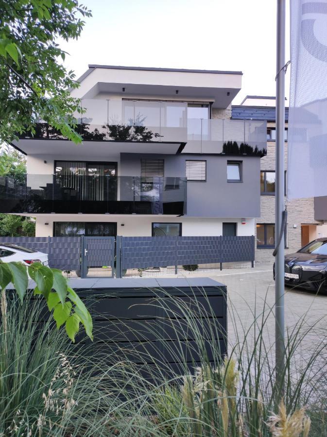 Luxurioeses Penthouse Mit Blick Auf Die Uno-City Und Dem Kaiserwasser. 3Schlafzimmer, 2 Baeder, Privat Lift Ins Apartment Wien Exterior foto