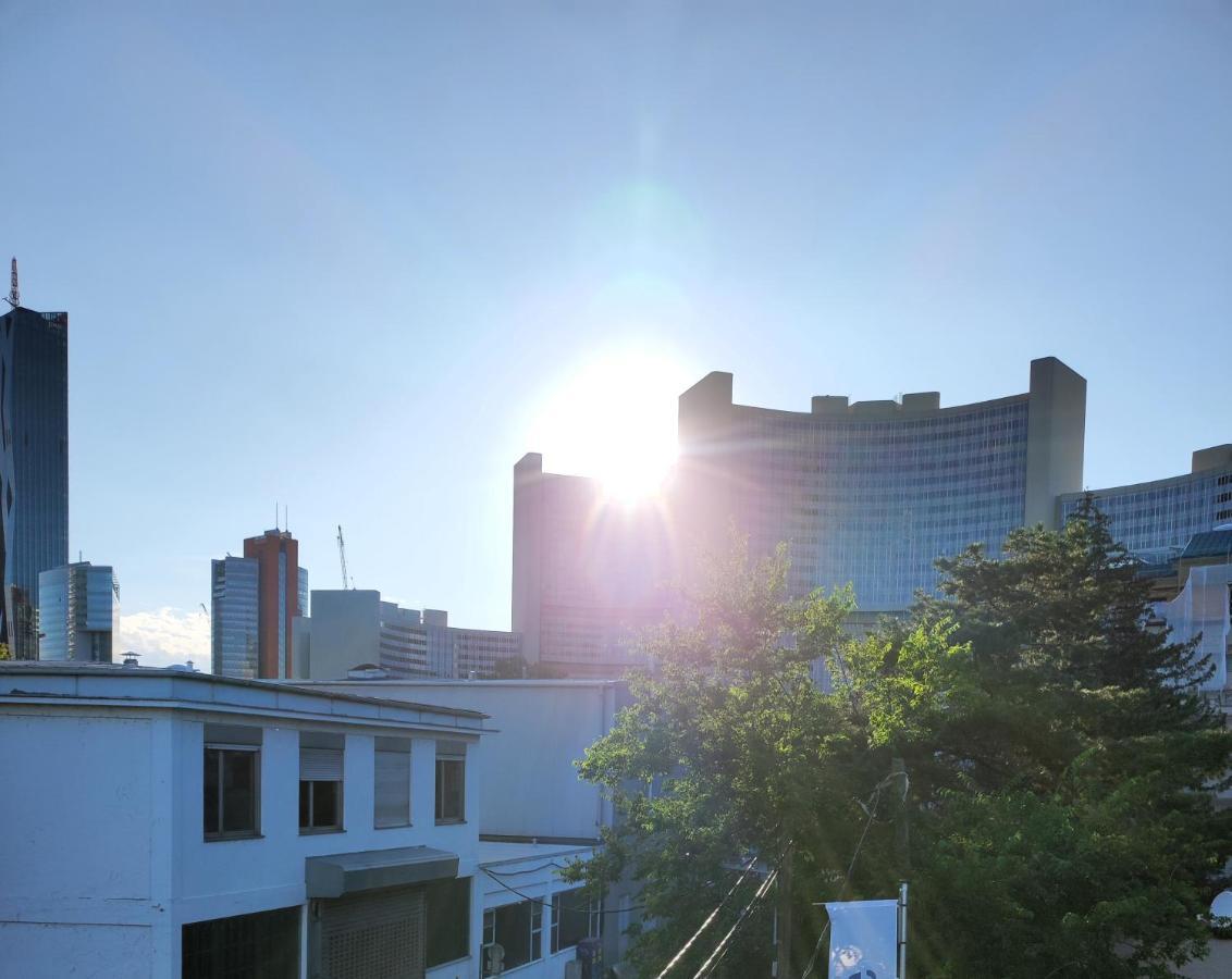 Luxurioeses Penthouse Mit Blick Auf Die Uno-City Und Dem Kaiserwasser. 3Schlafzimmer, 2 Baeder, Privat Lift Ins Apartment Wien Exterior foto