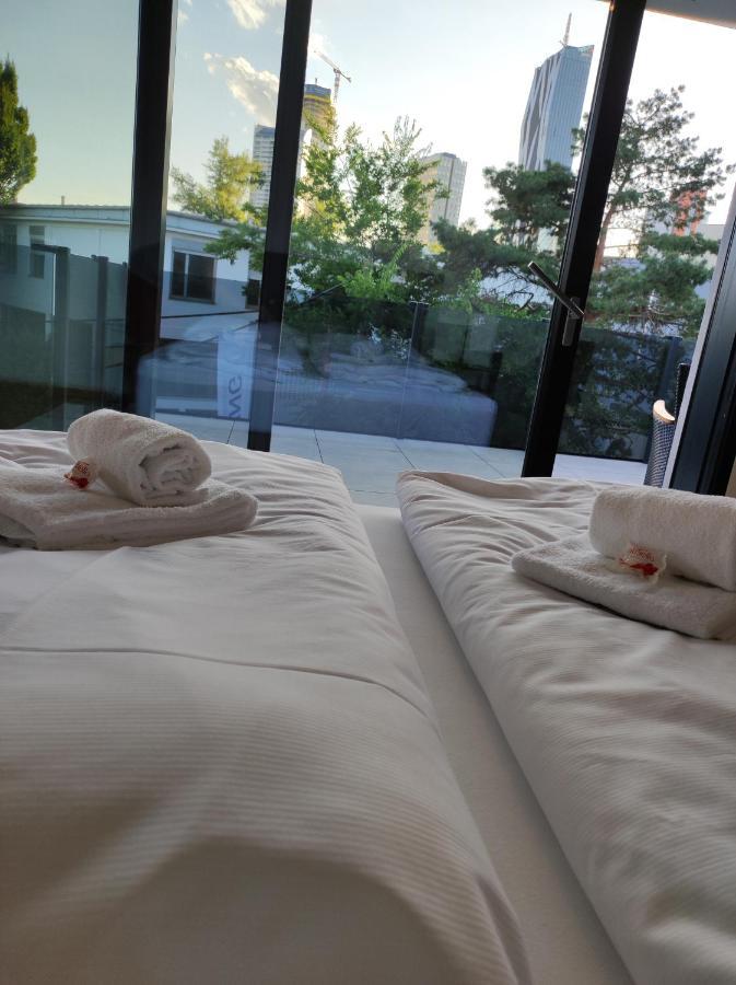 Luxurioeses Penthouse Mit Blick Auf Die Uno-City Und Dem Kaiserwasser. 3Schlafzimmer, 2 Baeder, Privat Lift Ins Apartment Wien Exterior foto