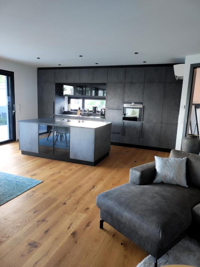 Luxurioeses Penthouse Mit Blick Auf Die Uno-City Und Dem Kaiserwasser. 3Schlafzimmer, 2 Baeder, Privat Lift Ins Apartment Wien Exterior foto