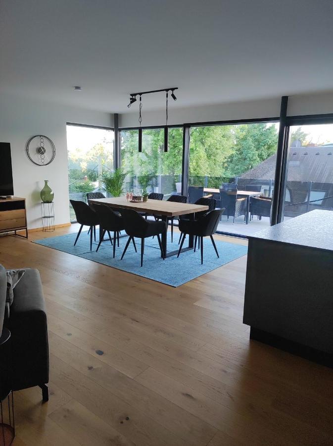 Luxurioeses Penthouse Mit Blick Auf Die Uno-City Und Dem Kaiserwasser. 3Schlafzimmer, 2 Baeder, Privat Lift Ins Apartment Wien Exterior foto