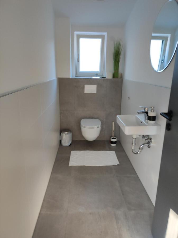 Luxurioeses Penthouse Mit Blick Auf Die Uno-City Und Dem Kaiserwasser. 3Schlafzimmer, 2 Baeder, Privat Lift Ins Apartment Wien Exterior foto