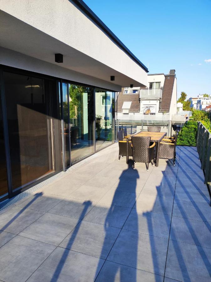 Luxurioeses Penthouse Mit Blick Auf Die Uno-City Und Dem Kaiserwasser. 3Schlafzimmer, 2 Baeder, Privat Lift Ins Apartment Wien Exterior foto