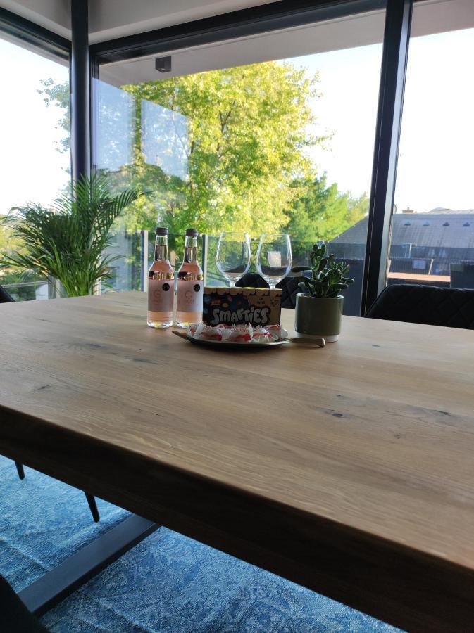 Luxurioeses Penthouse Mit Blick Auf Die Uno-City Und Dem Kaiserwasser. 3Schlafzimmer, 2 Baeder, Privat Lift Ins Apartment Wien Exterior foto