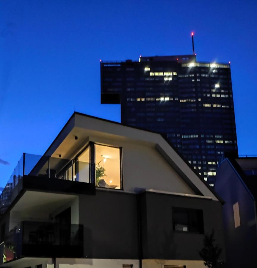 Luxurioeses Penthouse Mit Blick Auf Die Uno-City Und Dem Kaiserwasser. 3Schlafzimmer, 2 Baeder, Privat Lift Ins Apartment Wien Exterior foto