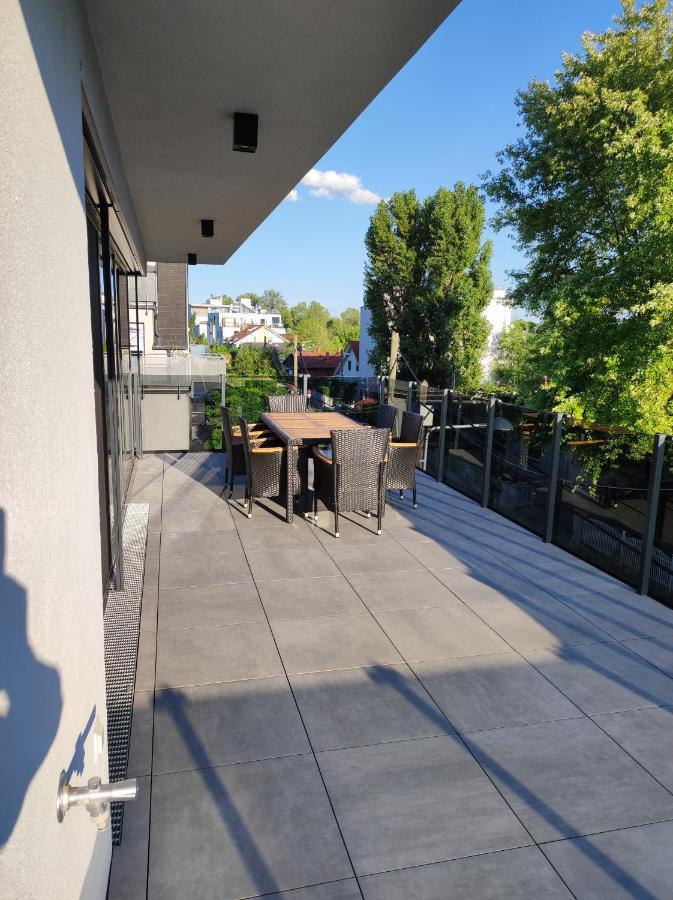 Luxurioeses Penthouse Mit Blick Auf Die Uno-City Und Dem Kaiserwasser. 3Schlafzimmer, 2 Baeder, Privat Lift Ins Apartment Wien Exterior foto