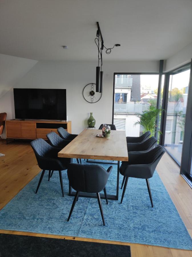 Luxurioeses Penthouse Mit Blick Auf Die Uno-City Und Dem Kaiserwasser. 3Schlafzimmer, 2 Baeder, Privat Lift Ins Apartment Wien Exterior foto