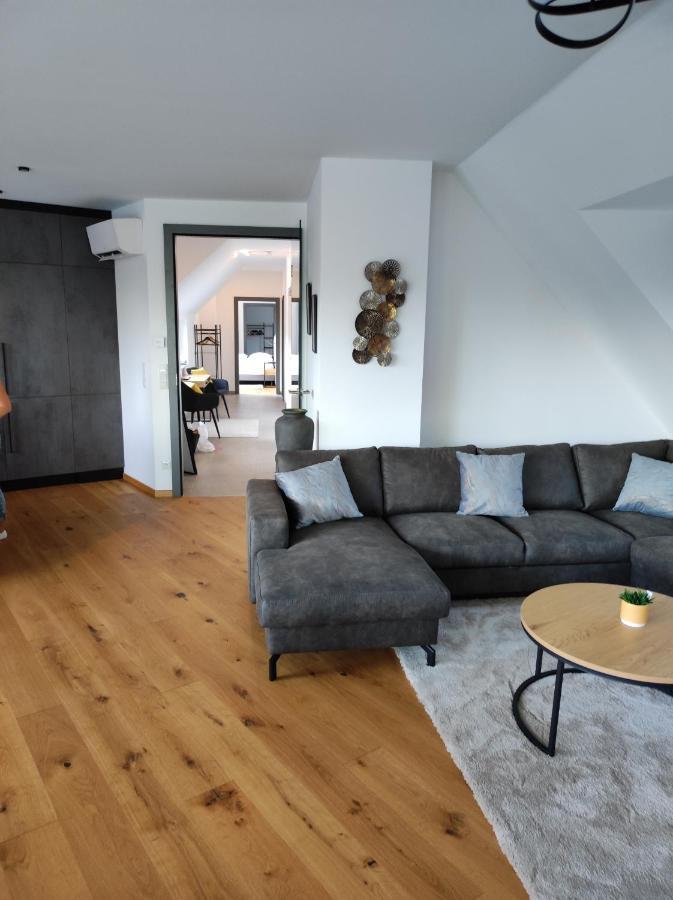 Luxurioeses Penthouse Mit Blick Auf Die Uno-City Und Dem Kaiserwasser. 3Schlafzimmer, 2 Baeder, Privat Lift Ins Apartment Wien Exterior foto