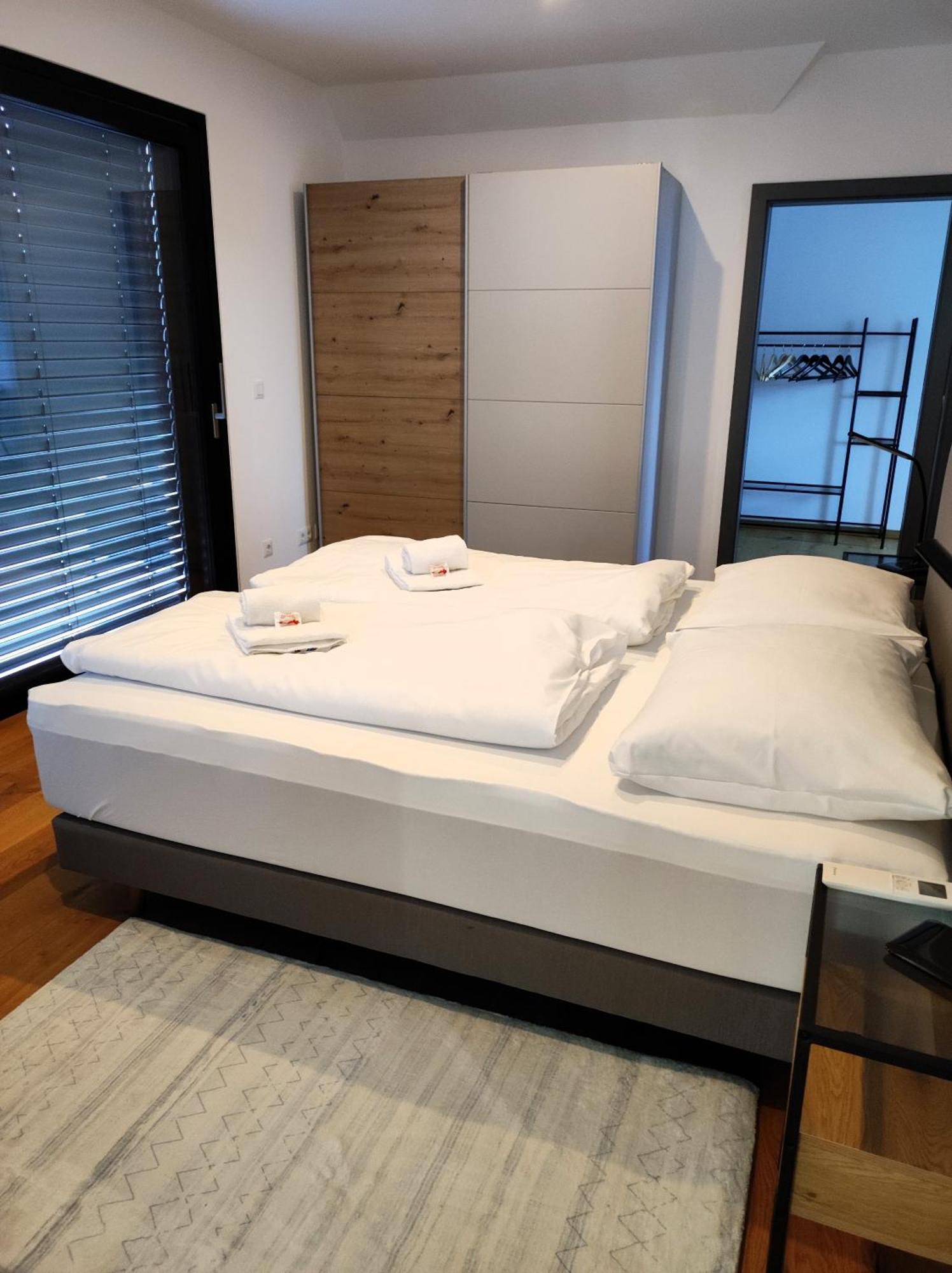 Luxurioeses Penthouse Mit Blick Auf Die Uno-City Und Dem Kaiserwasser. 3Schlafzimmer, 2 Baeder, Privat Lift Ins Apartment Wien Exterior foto